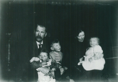 Pekka and Maija Halonen with their children Anni and Erkki in 1903