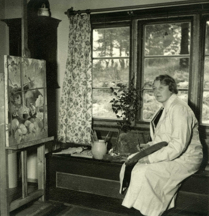 Martta maalaa Terriniemi-aihetta Suopellossa 1930-40lukujen vaihteessa