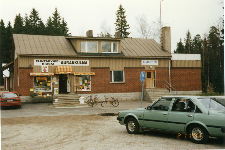 Aurankulman kioski Koskenmäentiellä vuonna 1991. Kuva: Juhani Gummerus / Tuusulan museo. Kuvan lisenssi: CC BY 4.0.